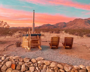 1 Minute To Joshua Tree National Park, Hot Tub, Stars, Private - The WKNDR